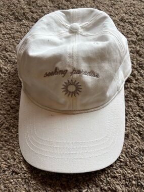 Seeking Paradise Embroidered Sun White Baseball Cap Hollister
